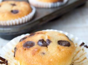Muffins Low Carb com pepitas de chocolate - Corpo Invejável